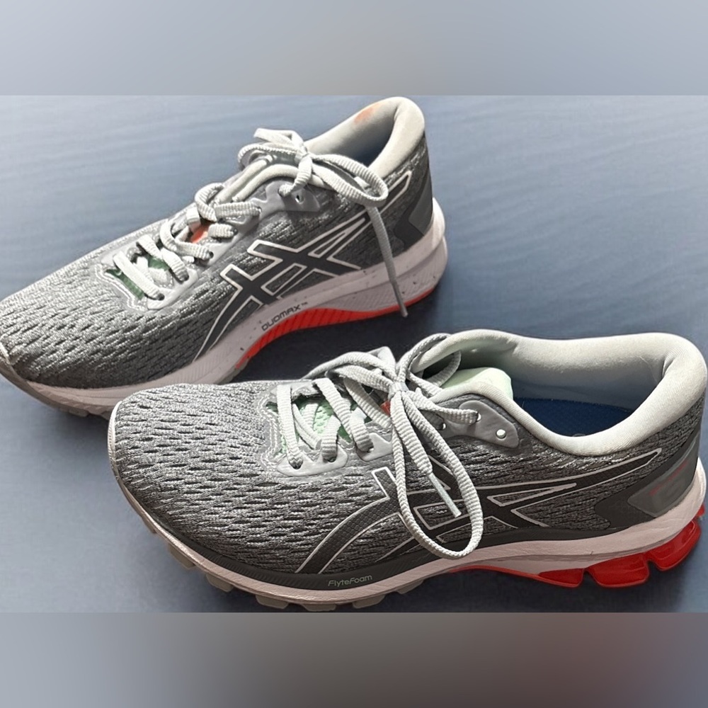 Like new ASICS GT 1000 Sneakers